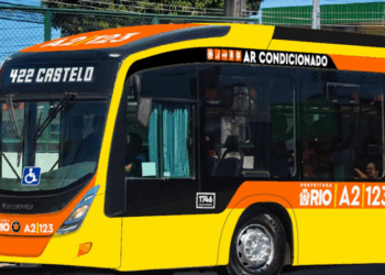 Prefeitura do Rio inicia a licitação do Sistema RIO para renovar a frota de ônibus da cidade. Primeira fase será em Campo Grande e Santa Cruz, com veículos modernos, acessíveis e tecnologia de ponta.
