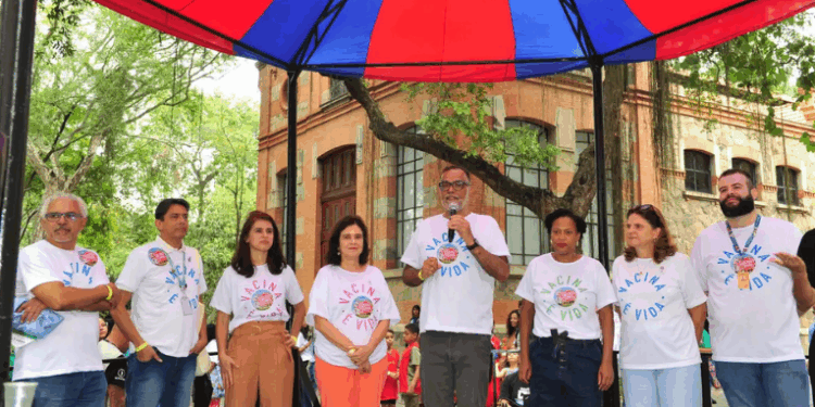 Com foco na conscientização e combate à desinformação, a Fiocruz promove o Dia D da Multivacinação com ações educativas, culturais e vacinação em todo o Brasil.