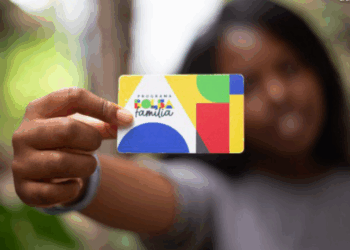 Ministério do Desenvolvimento Social desmente boatos sobre 13º salário no Bolsa Família. Programa reformulado em 2023 assegura benefícios por faixa etária e Benefício de Renda de Cidadania.