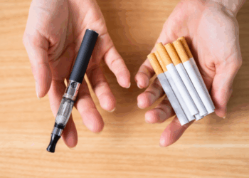 Após quase duas décadas de queda, o número de fumantes no Brasil cresceu. De 9,3% em 2023 para 11,6% em 2024, segundo o Ministério da Saúde. Cigarro eletrônico é apontado como um dos vilões.
