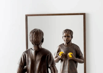 A exposição de Flávio Cerqueira no CCBB RJ reúne mais de 40 esculturas em bronze que retratam o cotidiano. Visitação gratuita até 18 de janeiro de 2026.