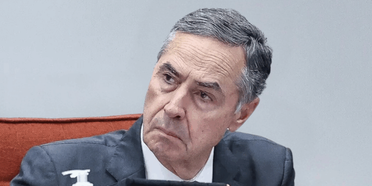 Luís Roberto Barroso anuncia aposentadoria antecipada do STF. Valor da aposentadoria será de R$ 46,3 mil brutos, sem penduricalhos. Ministro quer dar aulas no exterior.