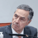 Luís Roberto Barroso anuncia aposentadoria antecipada do STF. Valor da aposentadoria será de R$ 46,3 mil brutos, sem penduricalhos. Ministro quer dar aulas no exterior.