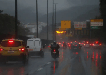 Inmet alerta para chuvas fortes, ventos intensos e possibilidade de granizo na região metropolitana do Rio, Baixada Fluminense e Costa Verde até terça-feira.