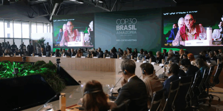 Pré-COP reúne representantes de 67 países em Brasília para debater financiamento climático, adaptação às mudanças climáticas e transição socioeconômica justa antes da COP30.