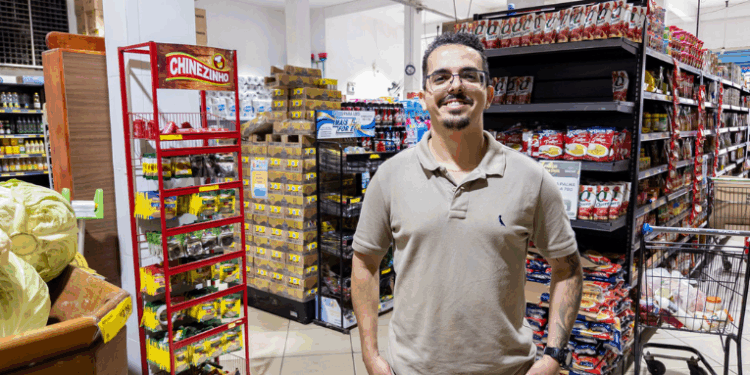 Programa de transferência de renda com a moeda social Macaíba impulsiona o comércio de Macaé e melhora a qualidade de vida de milhares de famílias, promovendo inclusão e desenvolvimento local.