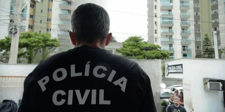 Operação da Polícia Civil apura furto de mais de 700 transformadores de energia da Enel no RJ. Funcionários da empresa teriam facilitado o esquema, que envolvia transporte e revenda ilegal dos equipamentos para receptadores em SP.