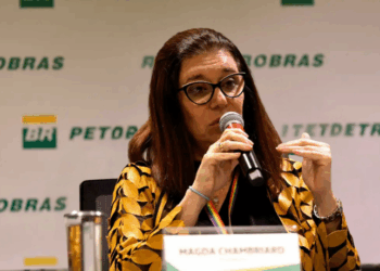 Magda Chambriard, presidente da Petrobras, cobra agilidade do Ibama na liberação da licença para perfuração na Foz do Amazonas. Contrato com sonda de R$ 4,2 milhões por dia vence em 21 de outubro e pode atrasar operação.