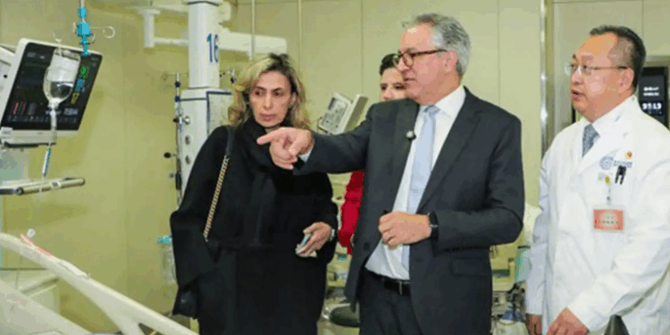 Ministro da Saúde visita hospital inteligente em Beijing e anuncia projeto semelhante no Brasil. Primeira unidade pública será em São Paulo, com 800 leitos e tecnologia de ponta para atendimento integrado pelo SUS.
