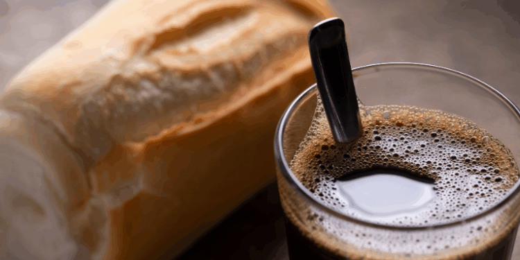 Procon-SP identificou grandes diferenças nos preços de itens do café da manhã, como pão brioche e café coado, em padarias da capital paulista e cidades do interior. Pão brioche pode custar até cinco vezes mais, alerta pesquisa.