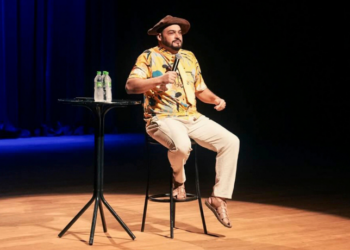 Durante um show em São Paulo, Matheus Ceará foi xingado por um homem da plateia, que acabou expulso sob vaias. Humorista reagiu com bom humor.