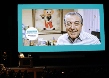 Maurício de Sousa, prestes a completar 90 anos, é homenageado na Mostra Internacional de Cinema de São Paulo. Filho do artista estreia no papel principal no filme biográfico que chega aos cinemas em outubro.