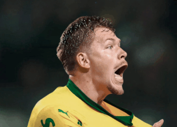 Palmeiras goleia o Bragantino por 5 a 1 e segue na ponta do Campeonato Brasileiro. Time paulista enfrenta o Flamengo na próxima rodada em duelo direto pela liderança.
