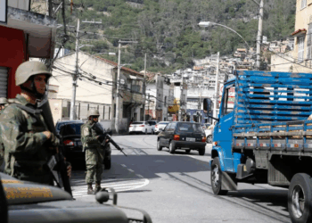 Plano de reocupação territorial será apresentado pelo governo do Rio nos próximos dias. Ação atende decisão do STF e inclui medidas conjuntas com União e municípios para garantir políticas públicas em comunidades.
