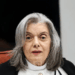 Ministra do STF, Cármen Lúcia, evita solicitar diretamente ao presidente Lula que escolha uma mulher para a vaga aberta com aposentadoria de Barroso, reforçando a ética judicial.