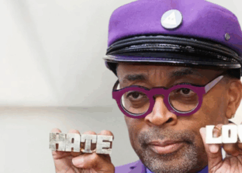 A visita de Spike Lee ao Rio foi adiada devido a atraso na viagem, mas o Festival do Rio realizou a pré-estreia do filme “Luta de Classes”, atraindo fãs e celebrando a cultura cinematográfica.