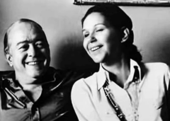 Exposição no MAR celebra os 112 anos de Vinicius de Moraes com mais de 300 itens
