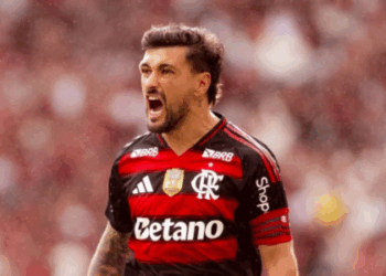 Deu Mengão! Flamengo derrota Palmeiras por 3 a 2 em duelo decisivo do Brasileirão