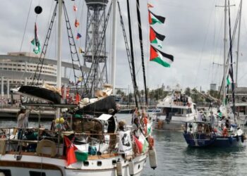 Ativista Nicolas Calabrese denuncia violência de militares israelenses e afirma que Greta Thunberg também foi agredida durante a prisão da Flotilha Global Sumud.
