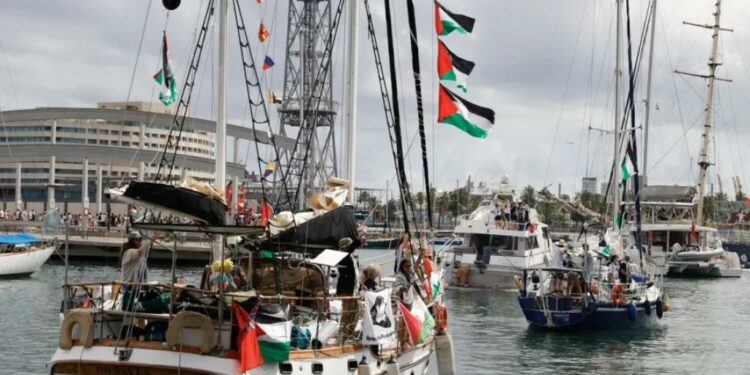 Ativista Nicolas Calabrese denuncia violência de militares israelenses e afirma que Greta Thunberg também foi agredida durante a prisão da Flotilha Global Sumud.