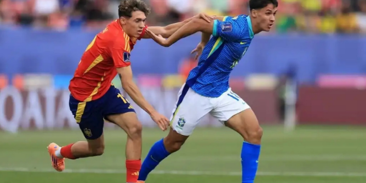 A Seleção Brasileira Sub-20 foi eliminada pela Espanha e caiu na fase de grupos pela primeira vez. Derrotas e falhas repetidas marcaram a campanha.