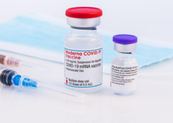 As vacinas de mRNA transformaram a imunização global, oferecendo proteção rápida e eficaz contra a COVID-19. Entenda como a tecnologia funciona e quais doenças podem ser combatidas com ela no futuro.