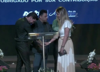 Empresário investigado pela Polícia Federal afirmou em culto que teve aumento de 25% na receita após começar a pagar o dízimo, no mesmo período em que sua empresa firmou contrato com o INSS e faturou R$ 143 milhões.