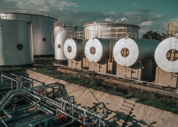 Blindagem ambiental: Ata secreta do INEA revela pressão política para licenciar Refinaria Refit, alvo da Operação Carbono Oculto