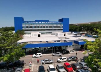 Mais de 20 alunos apresentaram sintomas da doença; Secretaria de Saúde investiga suspeita de contaminação da água