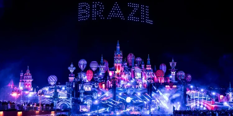 Após o aumento dos casos de intoxicação por metanol em bebidas adulteradas, o Tomorrowland Brasil reforçou protocolos de segurança. Confira as novas regras para entrada, consumo e fornecimento no festival em Itu (SP).
