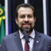 Guilherme Boulos é o novo ministro da Secretaria-Geral da Presidência. Ele promete fortalecer o diálogo com a sociedade civil e movimentos sociais em todo o Brasil.