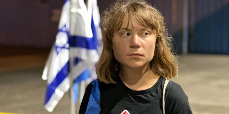 Greta Thunberg afirma ter sofrido maus-tratos em prisão israelense após flotilha rumo a Gaza