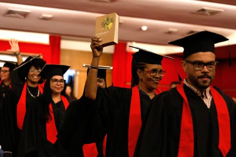 Durante a formatura, alunos não esconderam  a emoção- Foto: Tânia Rêgo/Agência Brasil