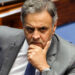 Aécio Neves assume comando do PSDB e define metas para 2026, incluindo eleger 30 deputados federais; partido reforça oposição aos extremos e mantém foco estratégico nas eleições.