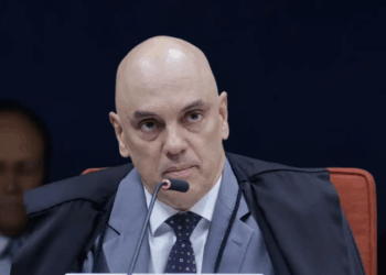 A Primeira Turma do STF começou a julgar o Núcleo 3 da trama golpista do governo Bolsonaro, envolvendo nove militares e um policial federal acusados de monitoramento de autoridades e tentativa de golpe.