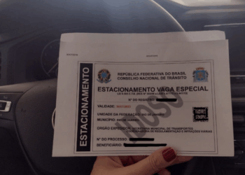 A Prefeitura do Rio lançou um cartão de estacionamento atualizado para idosos com 60 anos ou mais, válido em todo o país. A credencial não terá data de vencimento e facilita o acesso a vagas exclusivas.
