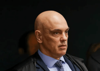 O STF estende prazo para o governo do Rio entregar informações detalhadas sobre a Operação Contenção, ação policial que provocou 121 mortes. Documentos e imagens periciais devem ser enviados até 17 de novembro de 2025.