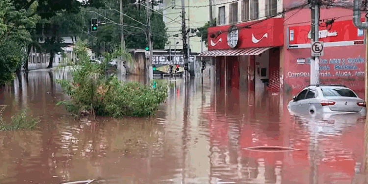 São Paulo tem domingo de chuva intensa e risco de alagamentos no feriado de Finados. Frente fria e corredor de umidade mantêm o tempo instável nos próximos dias.