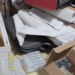 Clínica de estética no Barreto, Niterói, é interditada por exercício ilegal da profissão e riscos sanitários. Medicamentos vencidos e equipamentos proibidos foram encontrados, e responsável foi presa.