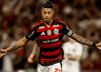 Bruno Henrique é multado pelo STJD, mas segue liberado para jogar pelo Flamengo