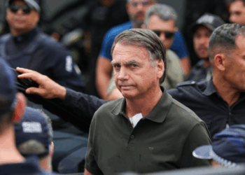 Moraes autoriza novas visitas de políticos à residência de Bolsonaro