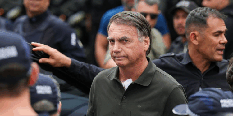 Moraes autoriza novas visitas de políticos à residência de Bolsonaro