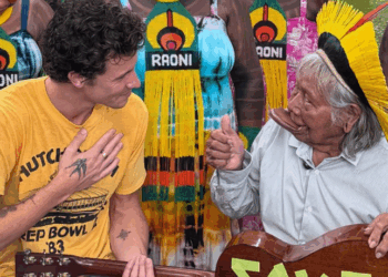 Shawn Mendes encerra passagem pelo Brasil com visitas culturais e encontros com fãs