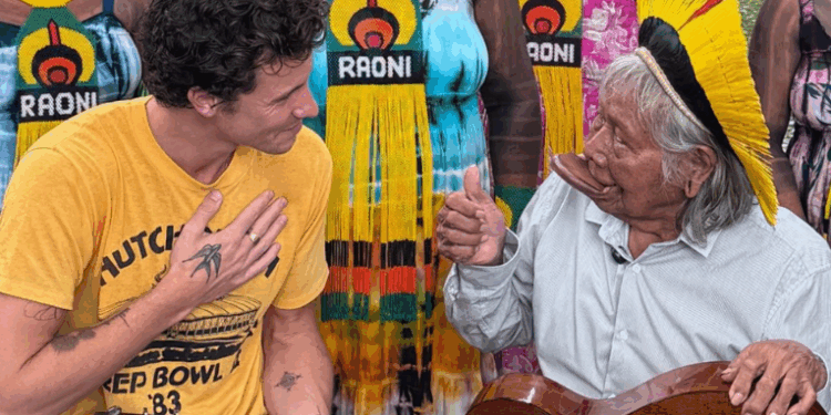 Shawn Mendes encerra passagem pelo Brasil com visitas culturais e encontros com fãs