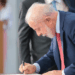 Lula oficializa lei que proíbe linguagem neutra em documentos públicos