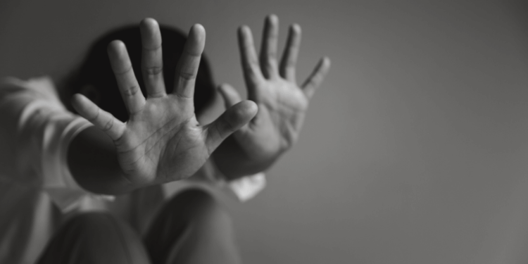 Violência contra mulheres atinge 840 milhões e índice global não melhora há 25 anos, alerta OMS