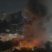 Incêndio atinge lojas na Rua Marechal Deodoro, em São Bernardo do Campo. Telhado desaba, 21 viaturas atuam e não há feridos.
