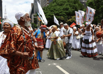 22ª Marcha da Consciência Negra reúne centenas na Avenida Paulista em defesa de igualdade e reparação