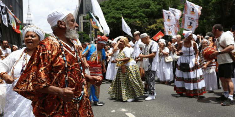 22ª Marcha da Consciência Negra reúne centenas na Avenida Paulista em defesa de igualdade e reparação