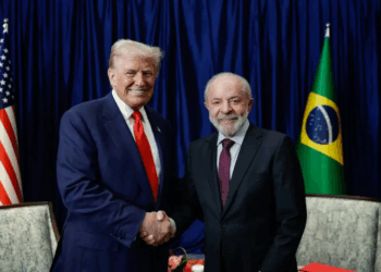 EUA suspendem tarifa extra de 40% sobre produtos agrícolas brasileiros após conversa entre Trump e Lula